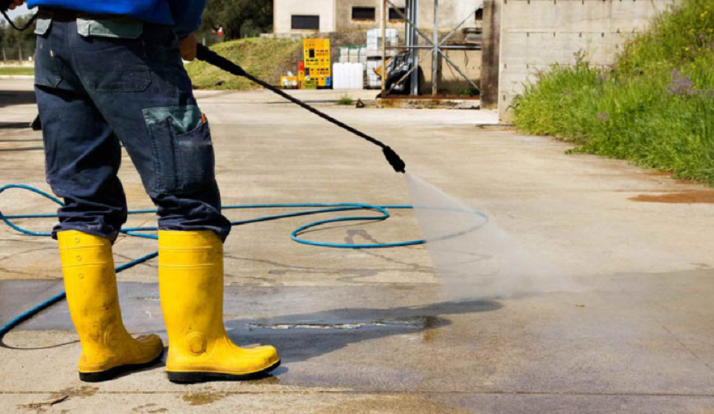 How Much chlorine to Add to Water When Cleaning With a Pressure Washer
