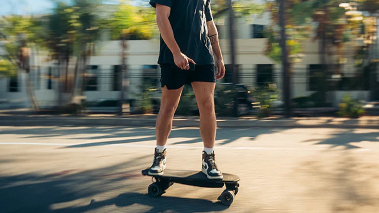 Electric Skateboards vs. Traditional Skateboards: Which Suits You?